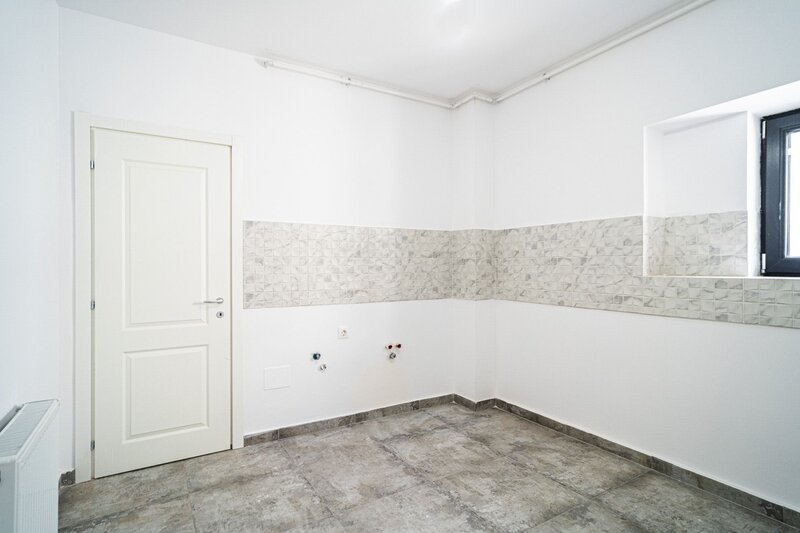 Apartament  2 camere bloc  finalizat, terasa 20 mp, et. 5, bucatarie inchisa, metrou, comision 0%