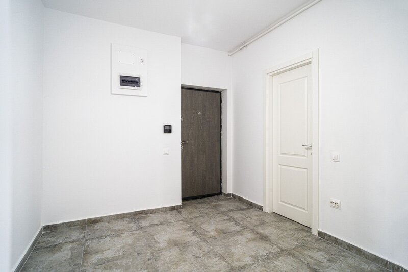 Apartament  2 camere bloc  finalizat, terasa 20 mp, et. 5, bucatarie inchisa, metrou, comision 0%